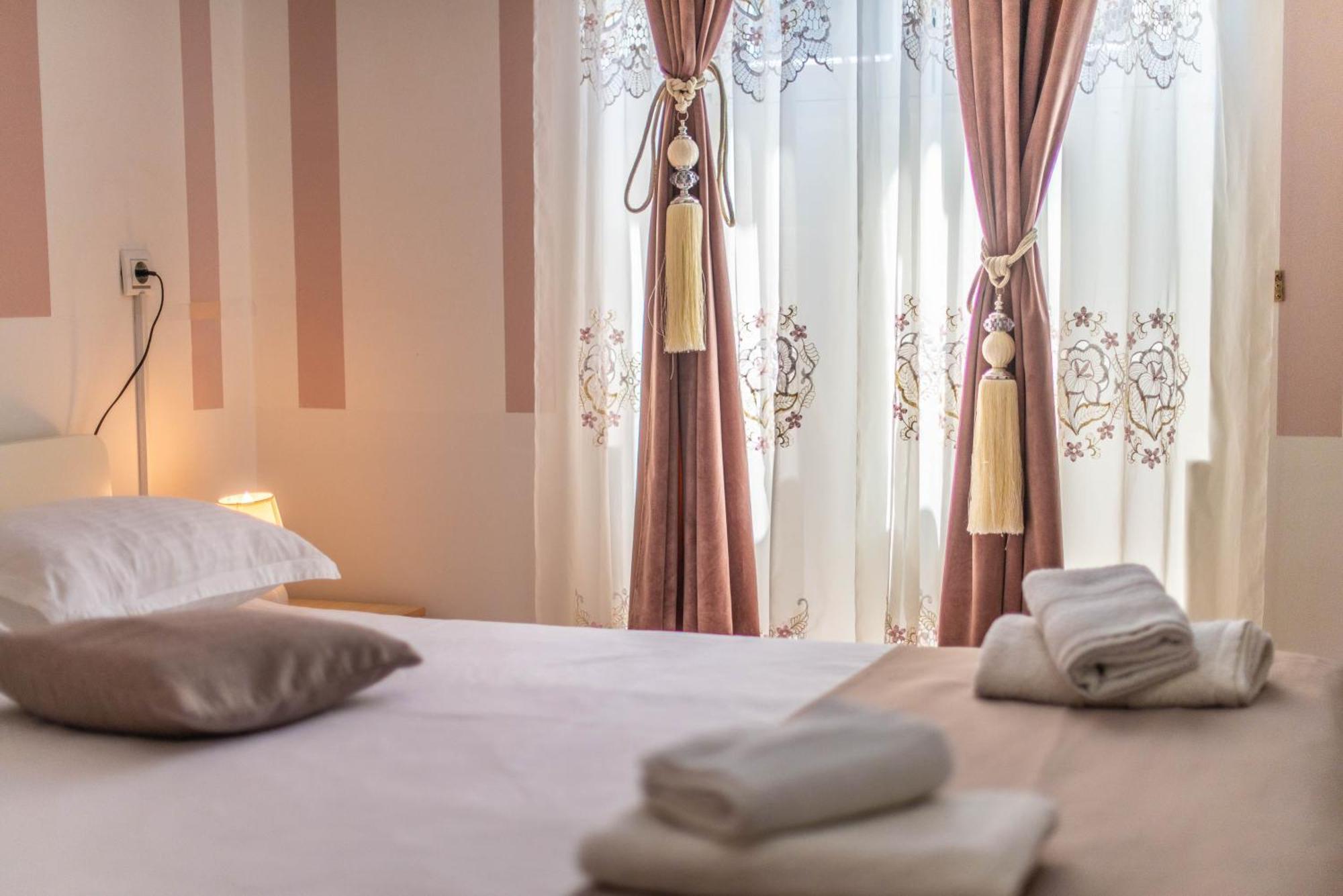PUY Giovanna Boutique Rooms & Pool מראה חיצוני תמונה