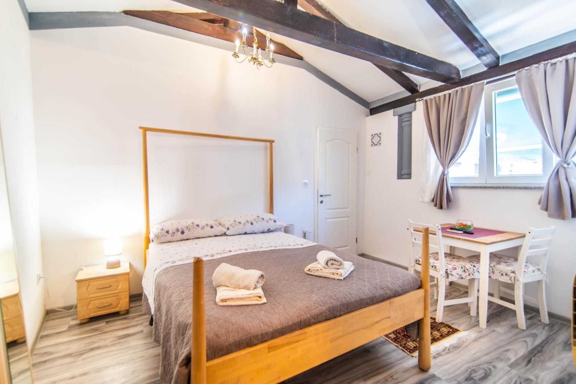PUY Giovanna Boutique Rooms & Pool מראה חיצוני תמונה