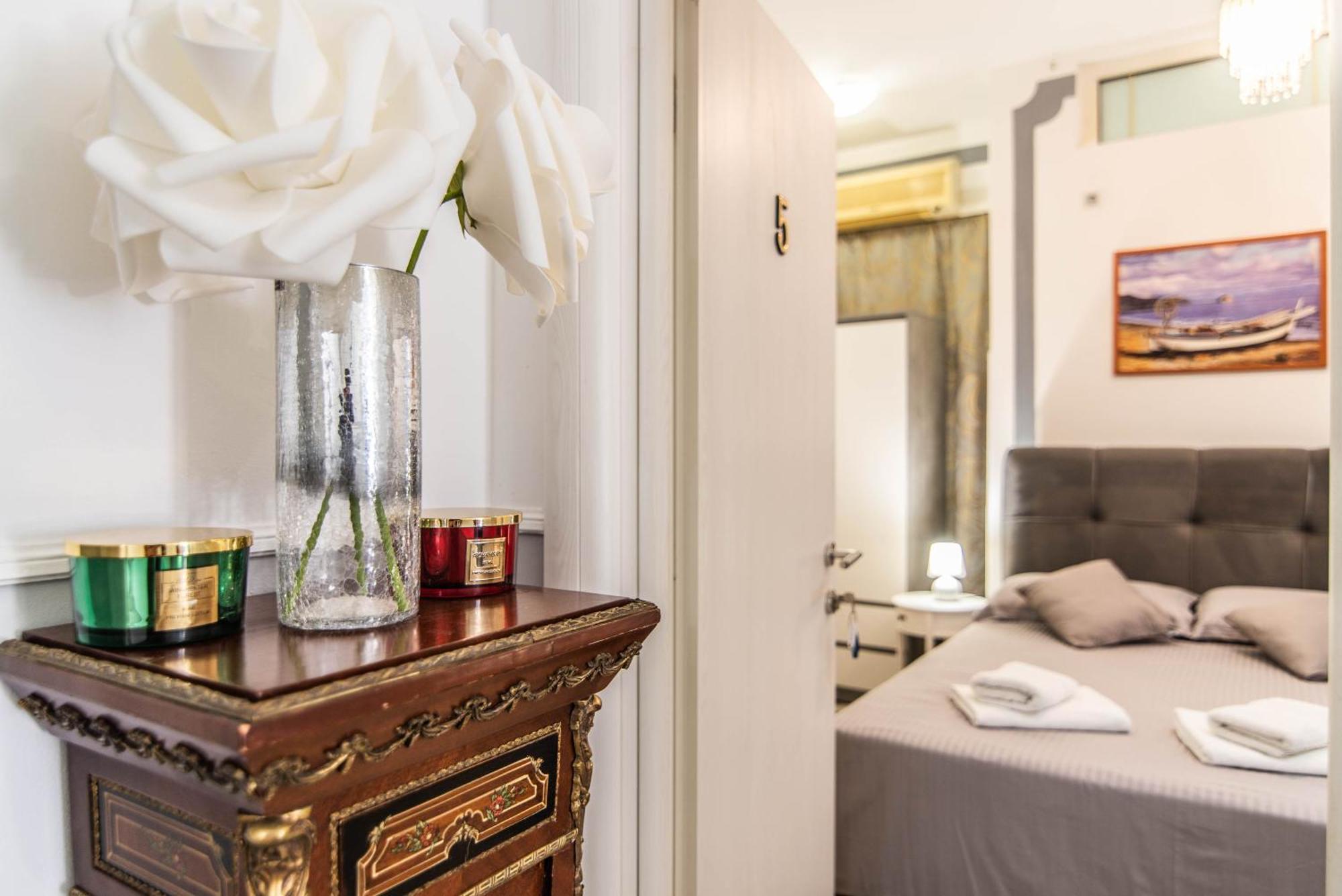 PUY Giovanna Boutique Rooms & Pool מראה חיצוני תמונה