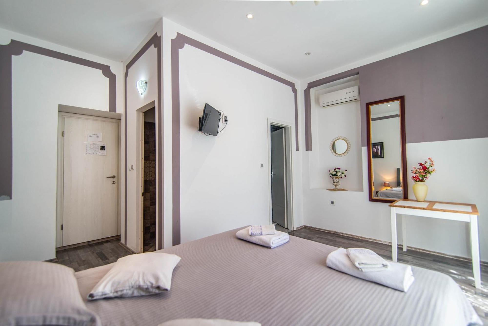 PUY Giovanna Boutique Rooms & Pool מראה חיצוני תמונה